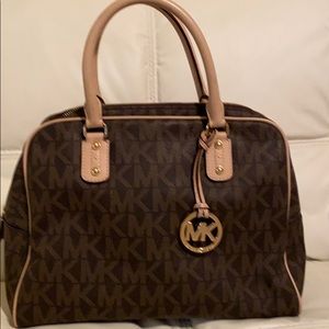 Michael Kors. Crossbody Bags